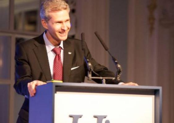 9-11 November, 2016.10th Global Residence and Citizenship Conference, Savoy Hotel, London. Christian Kälin addresses the delegates